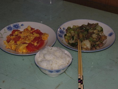 正在学习做菜,苜蓿柿子和炒橄榄,第二和第三道菜。 正在学习做菜,苜蓿柿子和炒橄榄,第二和第三道菜。